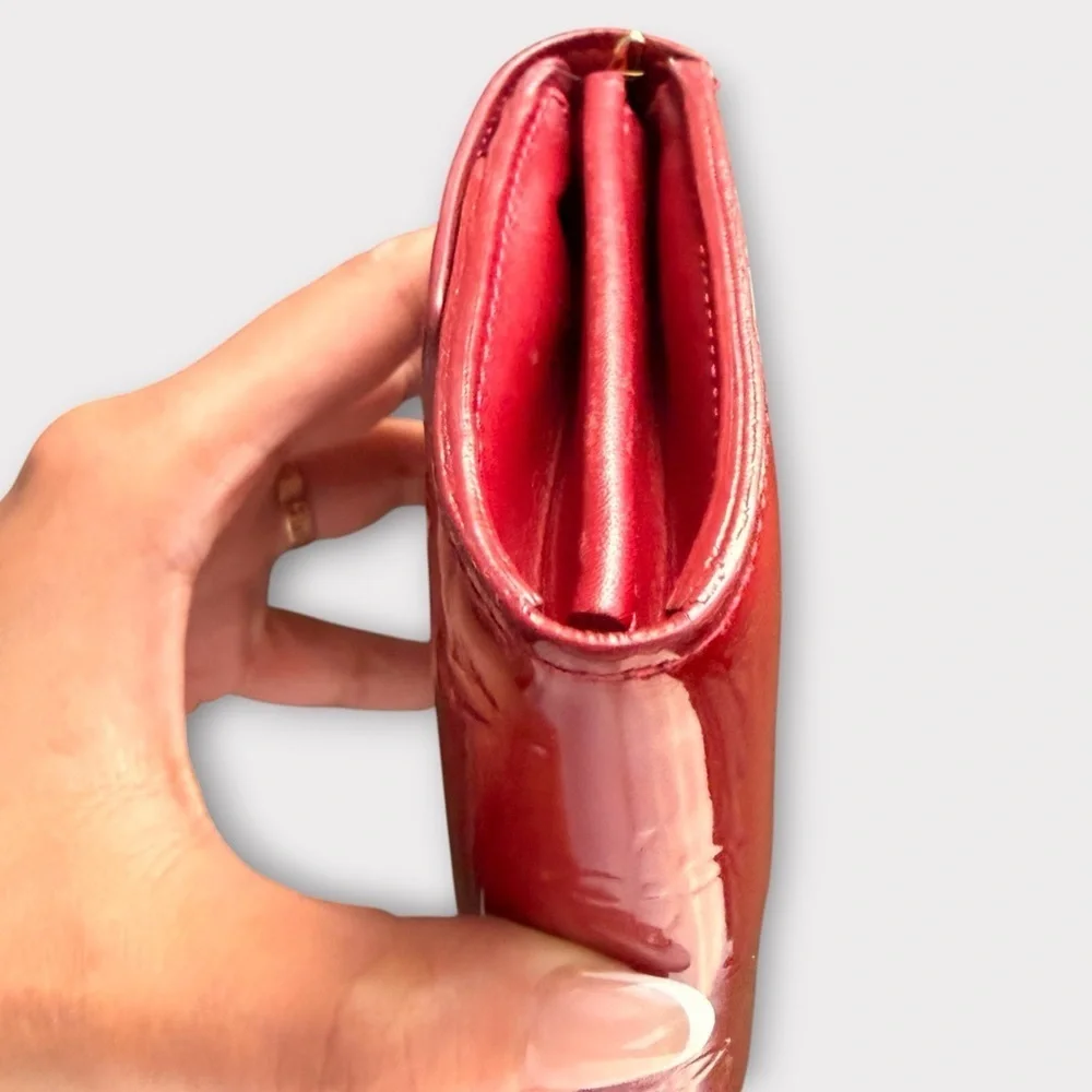 Louis Vuitton Vernis Monogram Long Sarah Wallet– Red